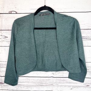 Peruvian Connection shrug